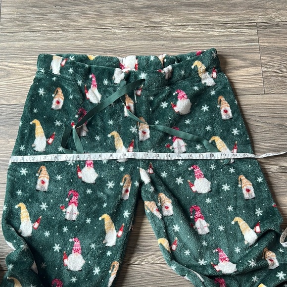 Daydreamer Green Festive Pajama Bottoms with Cozy Details - Picture 6 of 7